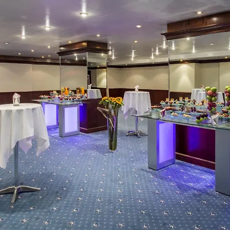 Crowne Plaza By Ihg Hotel 4*