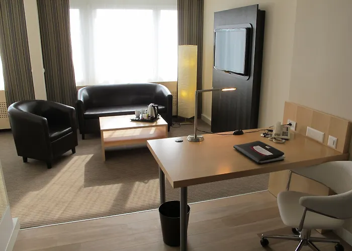 Crowne Plaza By Ihg ホテル