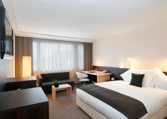 Crowne Plaza By Ihg ホテル