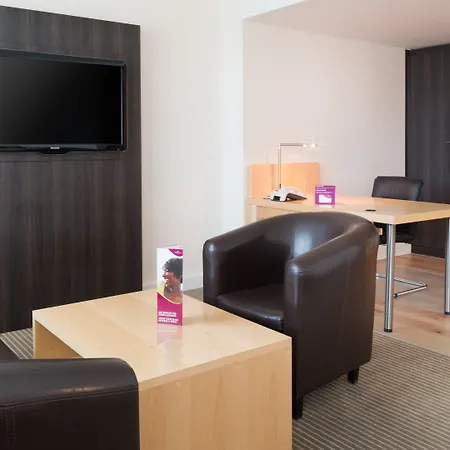 Crowne Plaza Zürich, An Ihg