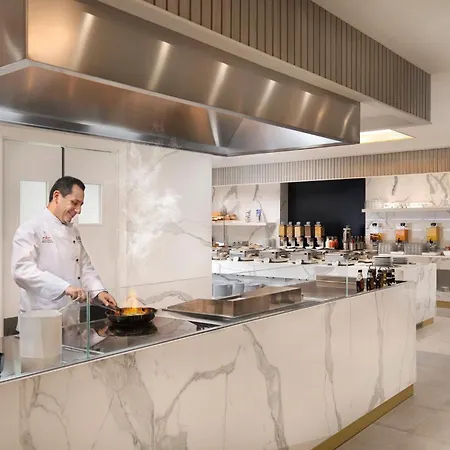 Hotel Crowne Plaza Zürich, An Ihg 4*
