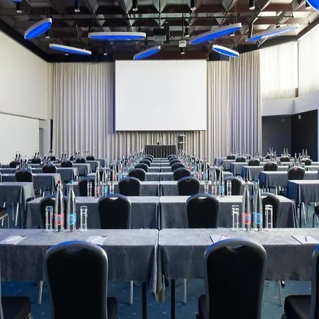 Crowne Plaza Zürich, An Ihg