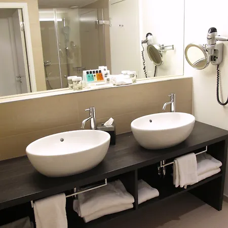 Crowne Plaza By Ihg Hotel 4*