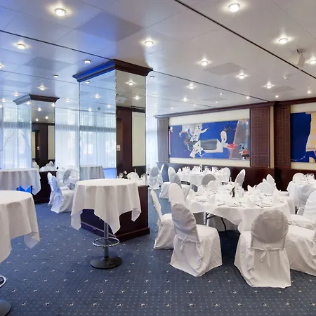 Crowne Plaza By Ihg 4*
