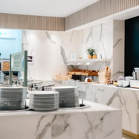 Crowne Plaza Zürich, An Ihg 4*