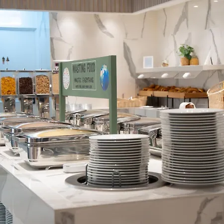 Crowne Plaza Zürich, An Ihg