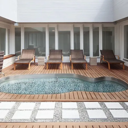 Crowne Plaza By Ihg Hotel 4*