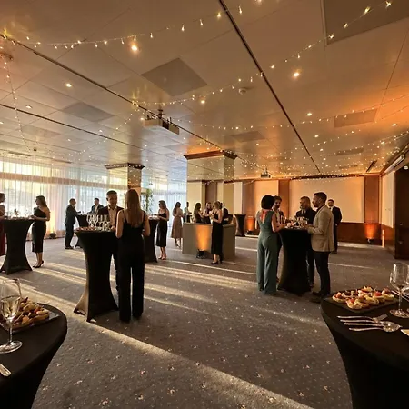 Crowne Plaza By Ihg Hotel 4*