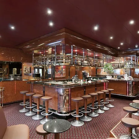 Crowne Plaza Zürich, An Ihg