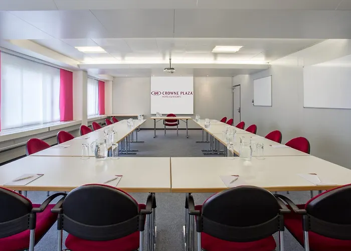 Crowne Plaza By Ihg Hotel 4*