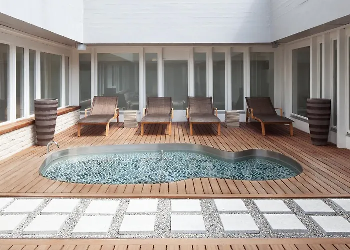 Crowne Plaza Zürich, An Ihg