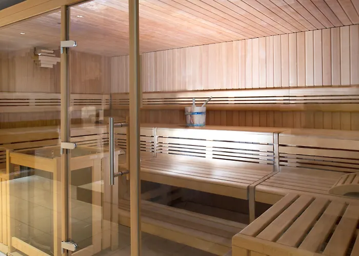 Crowne Plaza Zürich, An Ihg