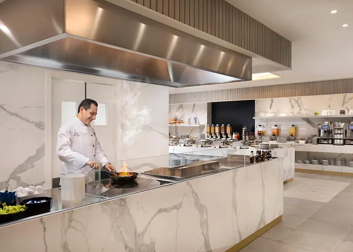 Crowne Plaza Zürich, An Ihg 4*