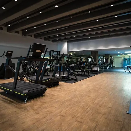 Crowne Plaza By Ihg Готель