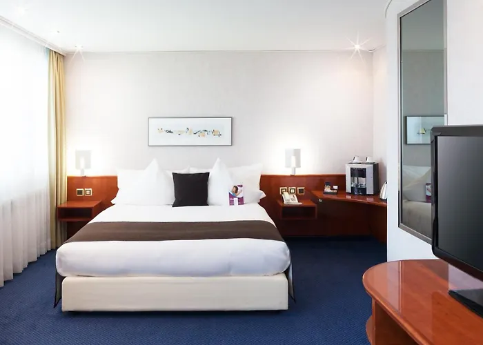 Готель Crowne Plaza By Ihg 4*