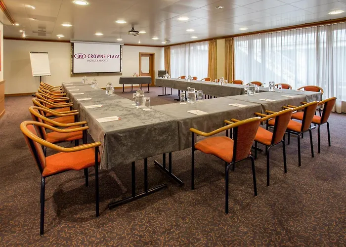 Crowne Plaza By Ihg 4*