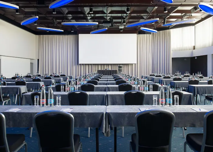 Готель Crowne Plaza By Ihg 4*