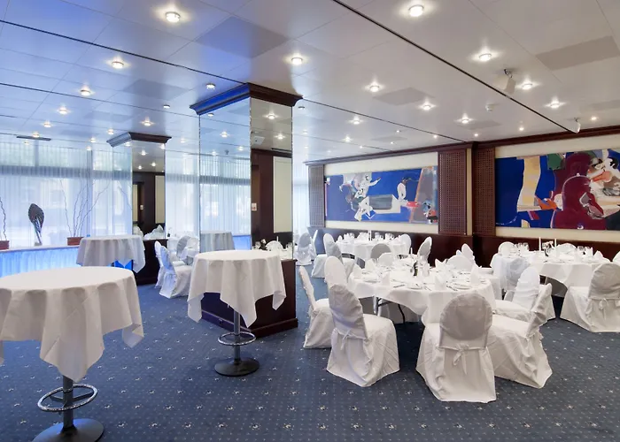 Crowne Plaza By Ihg 4*