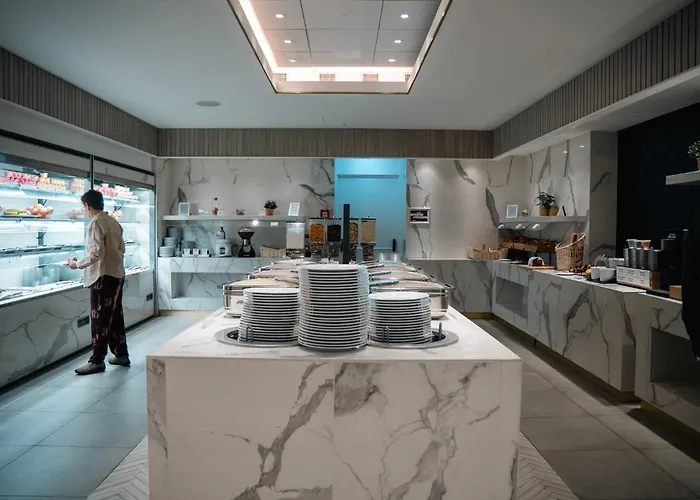 Crowne Plaza By Ihg Готель 4*